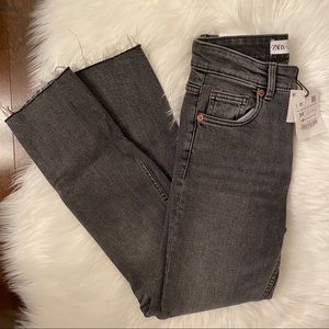 NWT - ZARA MID-RISE CROPPED DENIM JEANS - WOMEN'S SIZE US 2